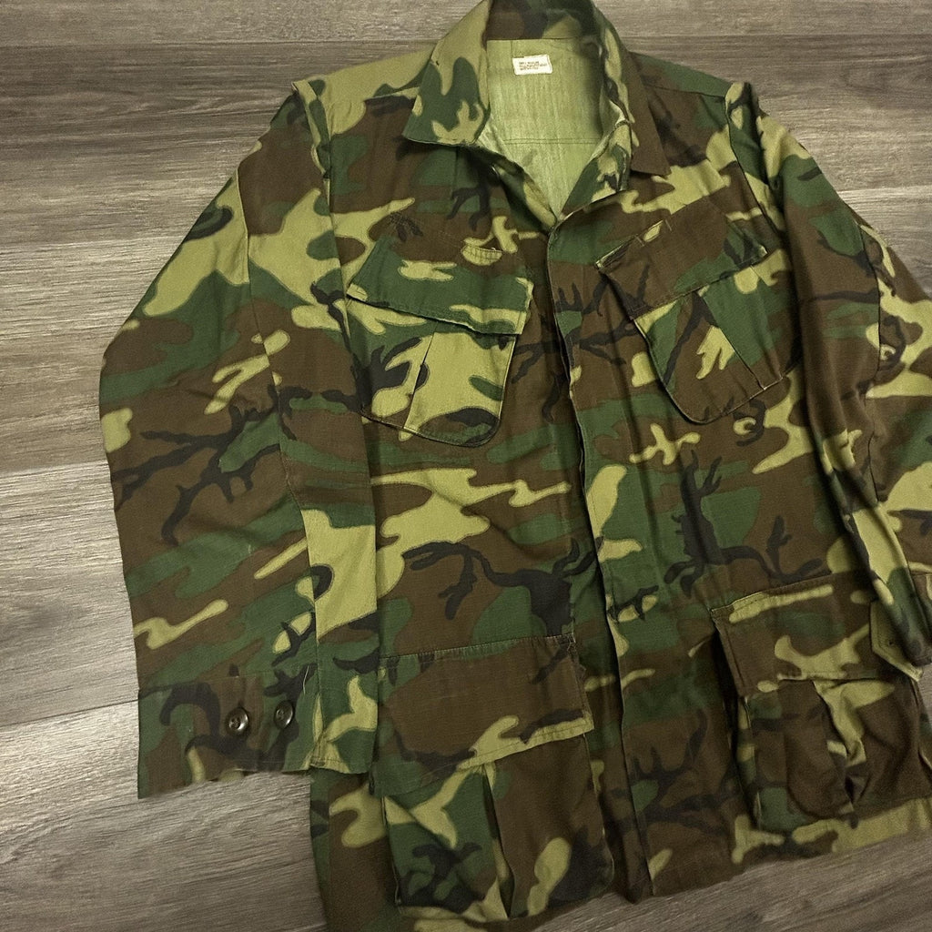 Vintage Vietnam ERDL Jungle Jacket Coat Small Ripstop Poplin Slant Pocket US 70s