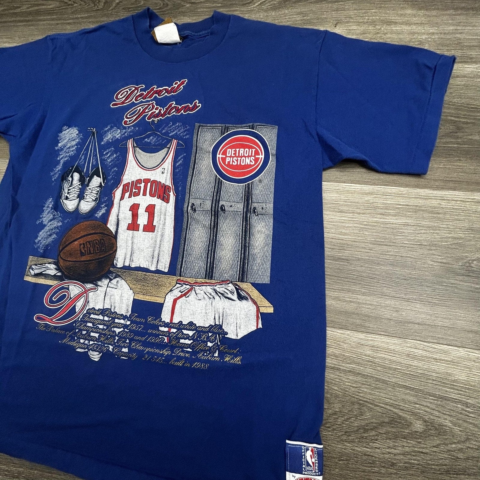 Vintage Detroit Pistons Shirt Mens Medium Blue NBA Basketball Graphic Nutmeg USA