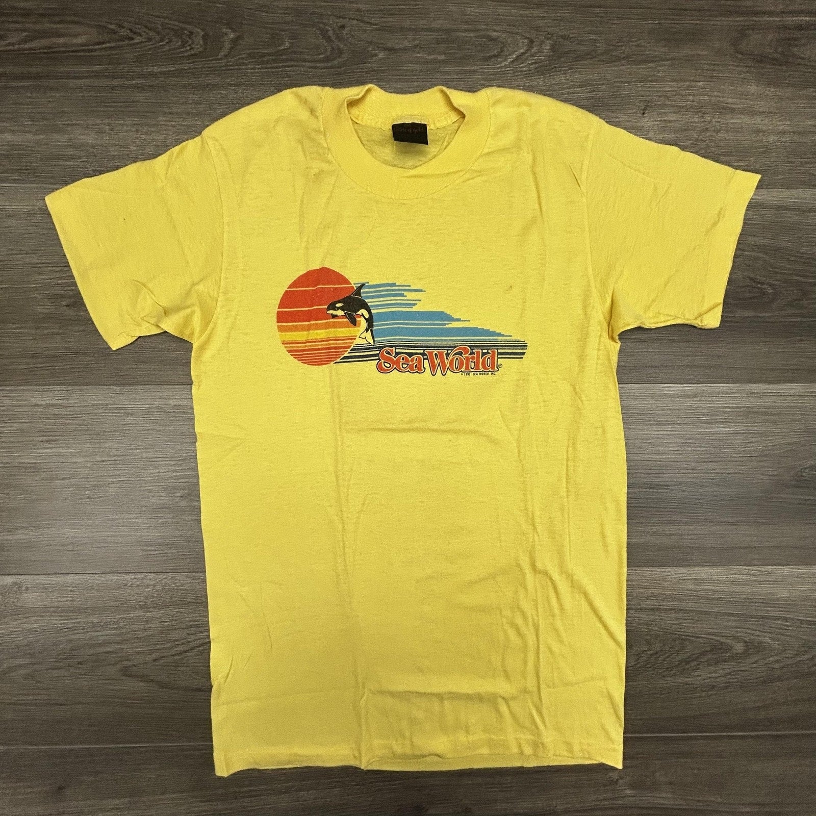 Vintage 80s Sea World Shirt Mens Large Yellow Orca Shamu Faded Paper Thin USA