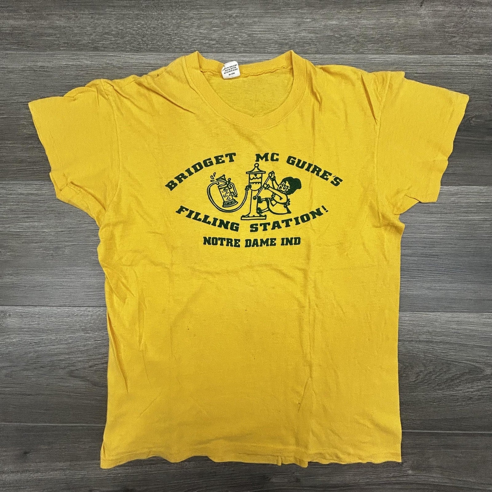True Vintage 80s Notre Dame Shirt Mens Fits Small (L) Yellow Paper Thin Faded