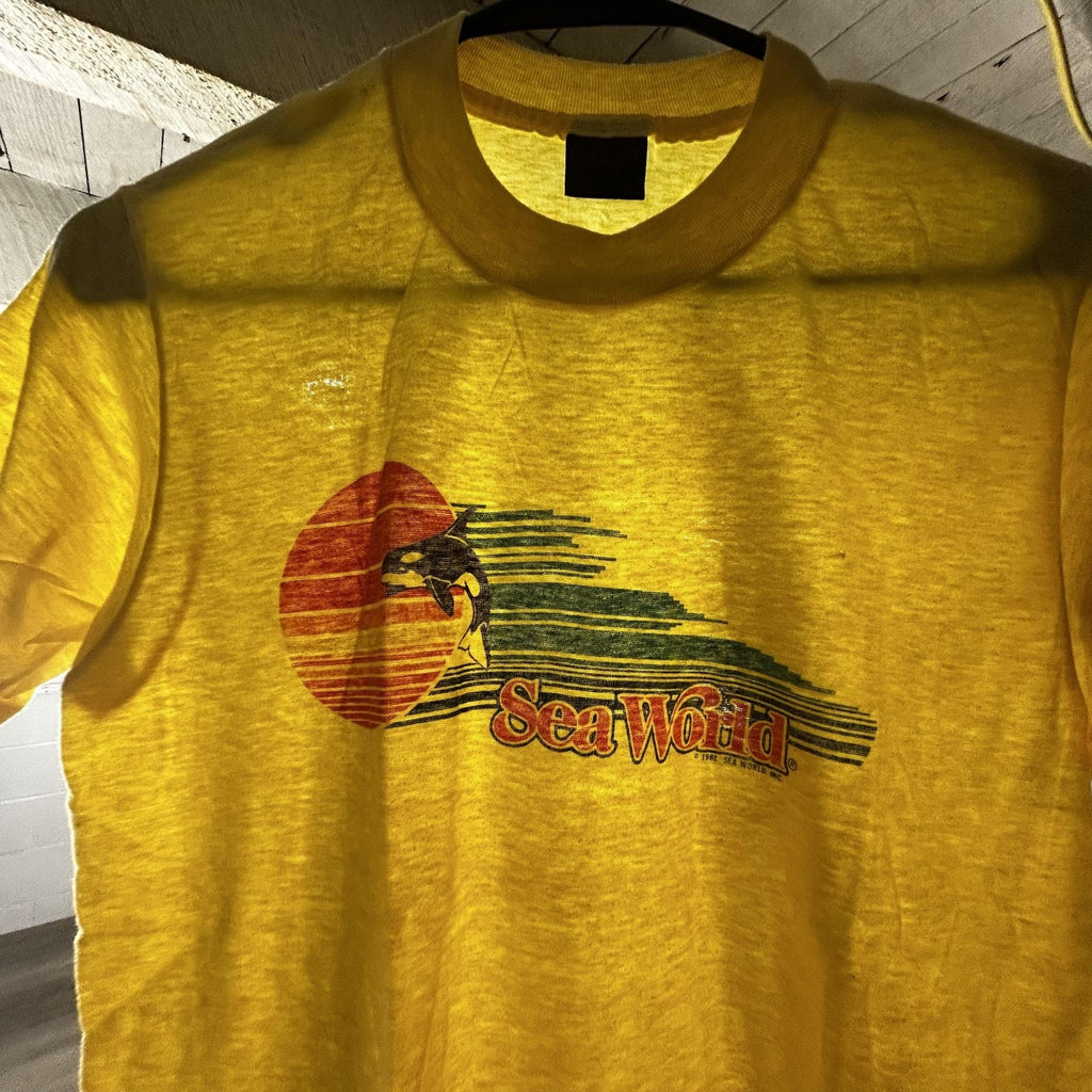 Vintage 80s Sea World Shirt Mens Large Yellow Orca Shamu Faded Paper Thin USA