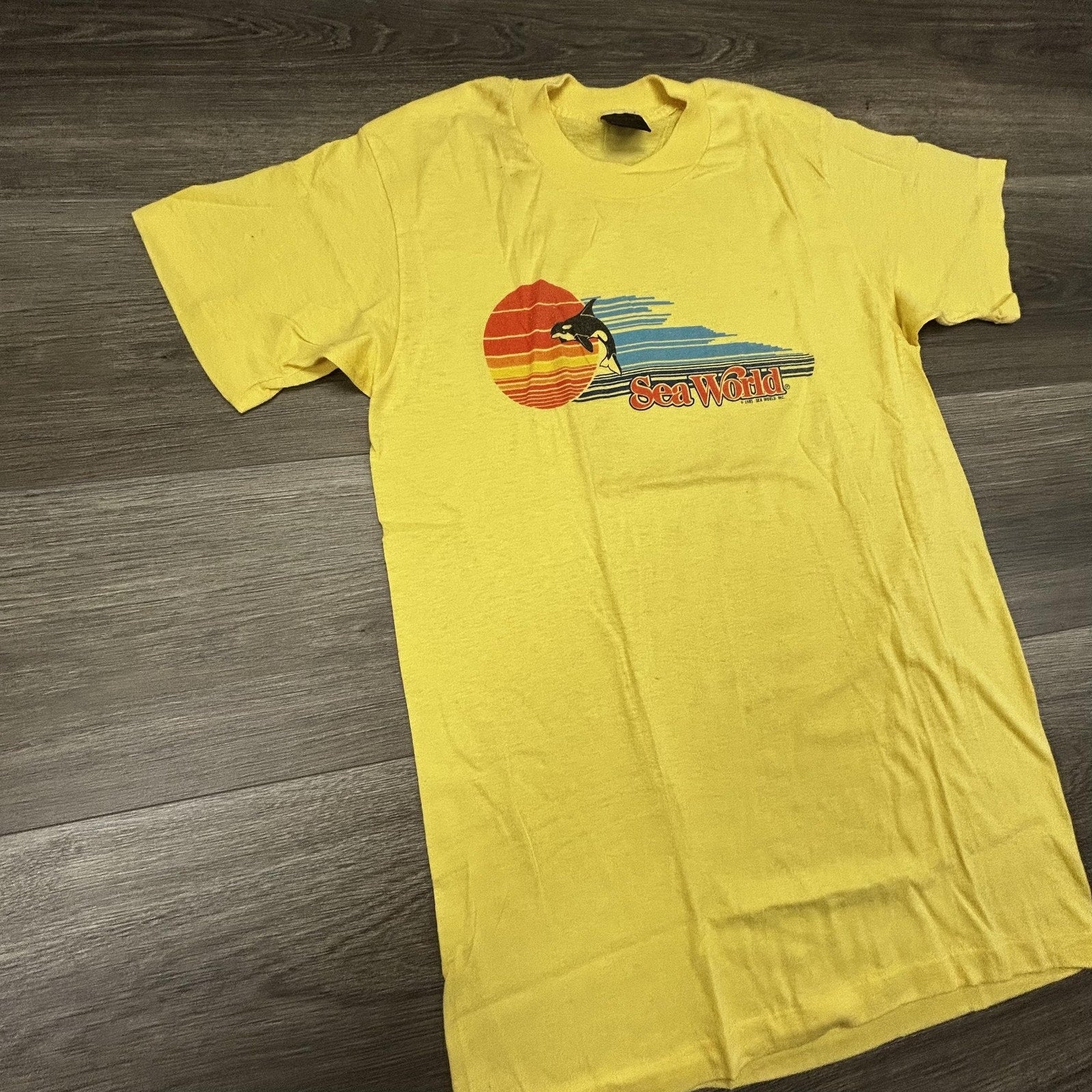 Vintage 80s Sea World Shirt Mens Large Yellow Orca Shamu Faded Paper Thin USA