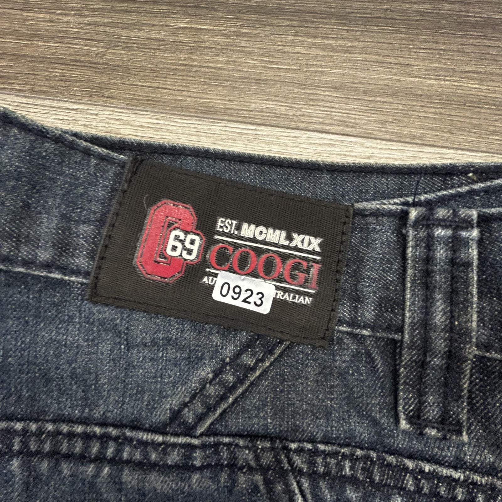 Coogi Jeans Mens 36x32 Dark Blue Wash Relaxed Straight Leg Embroidered Denim Y2K