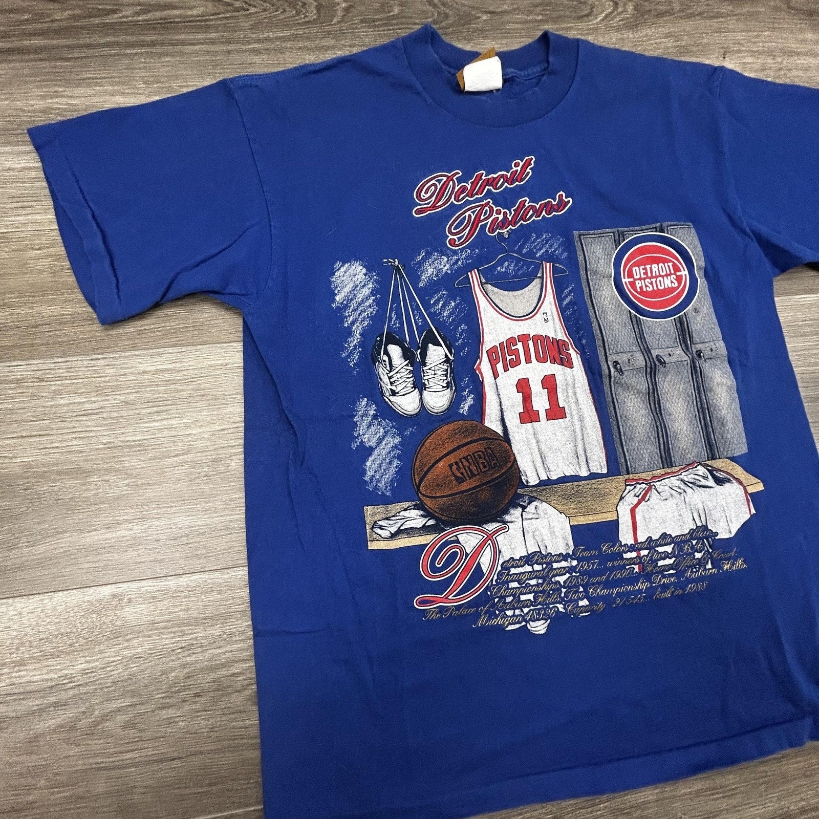 Vintage Detroit Pistons Shirt Mens Medium Blue NBA Basketball Graphic Nutmeg USA