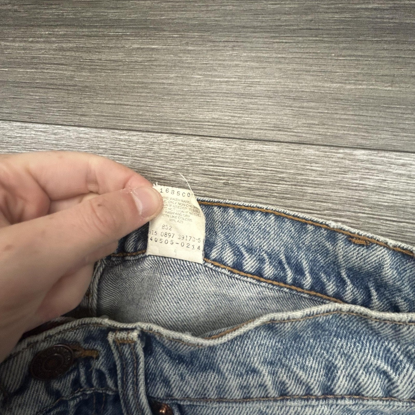 Vintage Levi's 505 Jeans Mens 30x28 Light Wash Straight Leg Orange Tab USA 90s