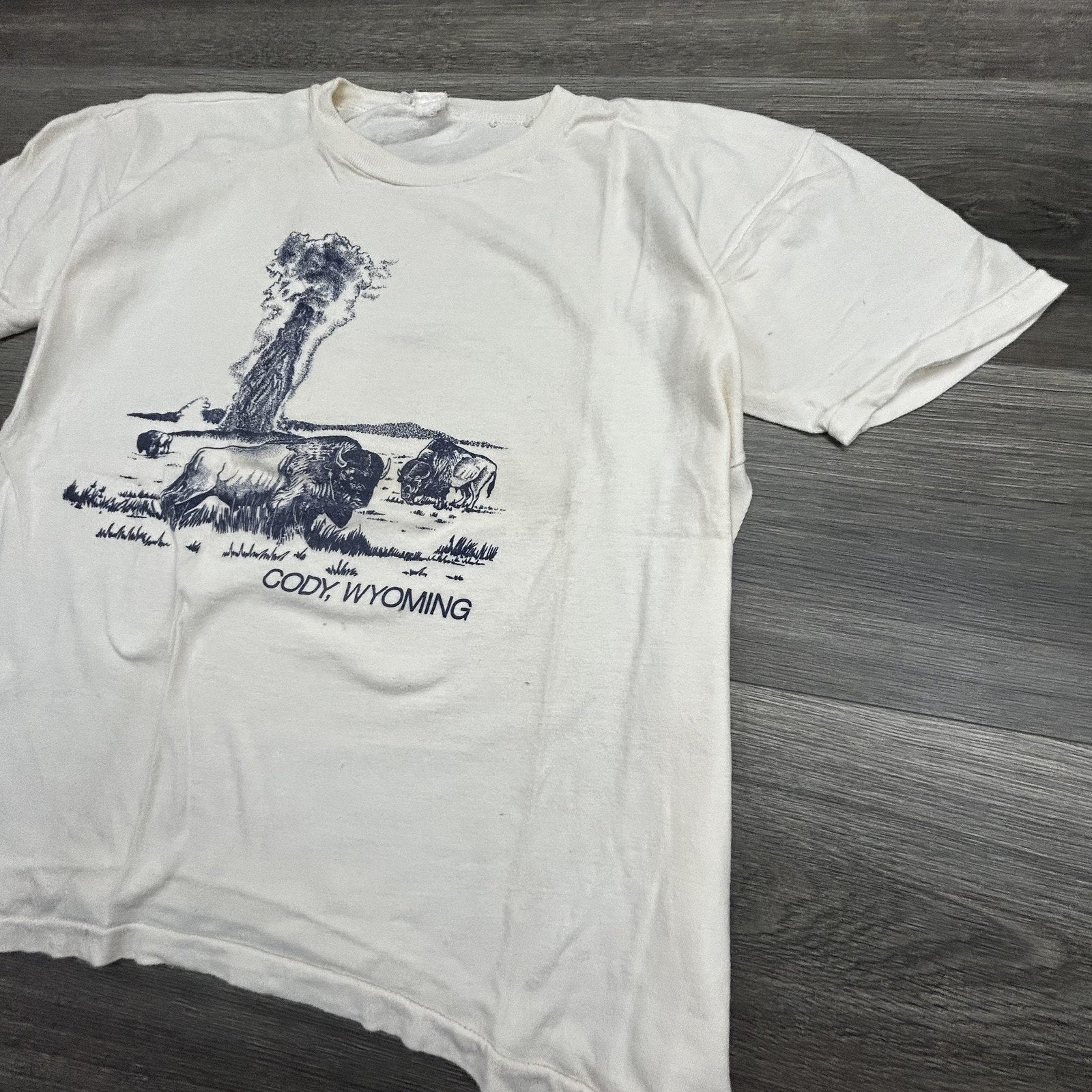 True Vintage 70s Cody Wyoming Shirt Mens Medium White Buffalo Geyser Faded USA