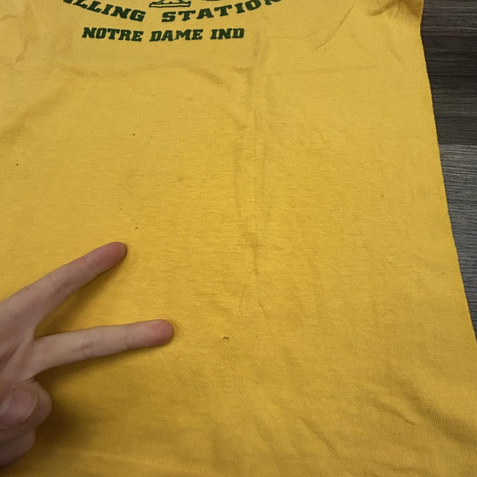 True Vintage 80s Notre Dame Shirt Mens Fits Small (L) Yellow Paper Thin Faded