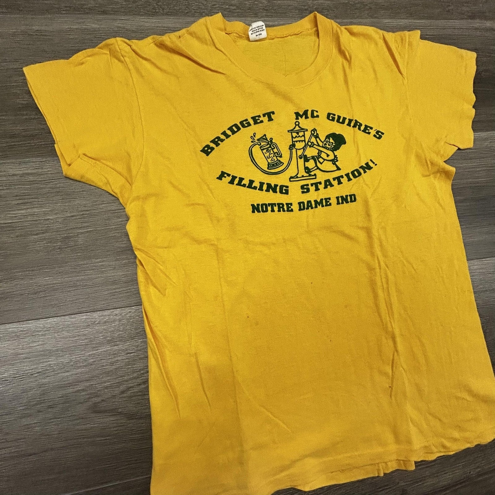 True Vintage 80s Notre Dame Shirt Mens Fits Small (L) Yellow Paper Thin Faded